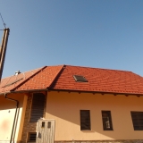 29-krovstvo-kleparstvo-greben-pokrit-s-kritino-Erlus